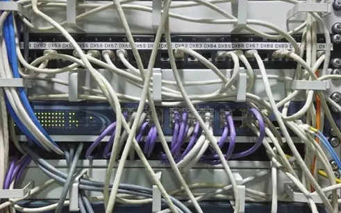 白色導(dǎo)線用于雙向可控硅管的主電極